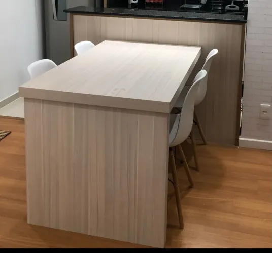 Mesa com Cadeiras Planejada