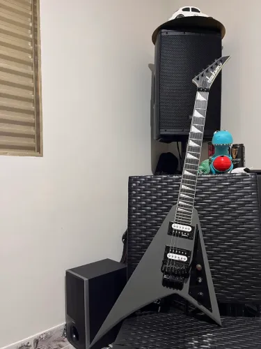 Guitarra Jackson JS32 Rhoads Amaranth Fingerboard Satin Grey 