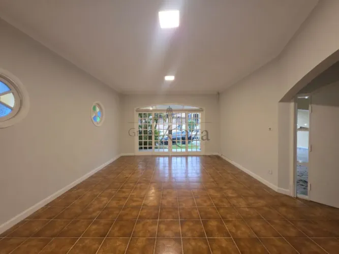 Casa Térrea em Condomínio - Urbanova - Residencial Portal da Serra - 4 Dormitórios - 240m²