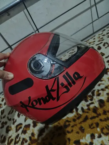Vendo capacete usado poucas vezes tamanho 60 masculino 
