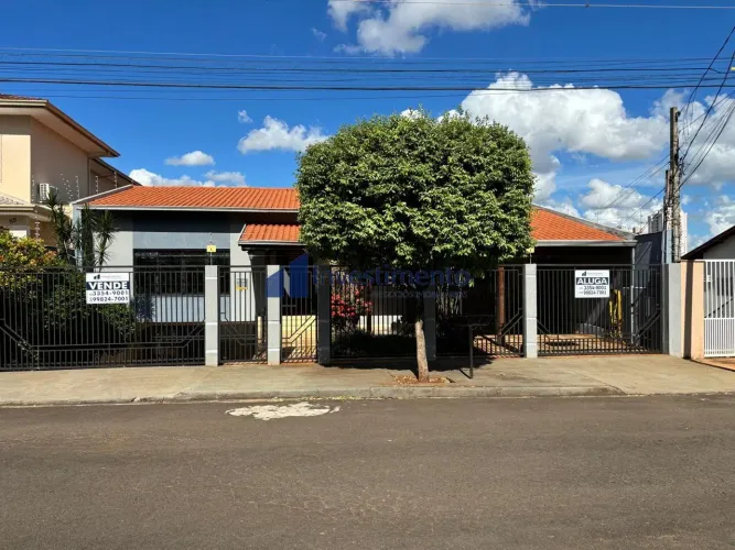 Sobrado para venda e locação no bairro Champagnat - Londrina/PR