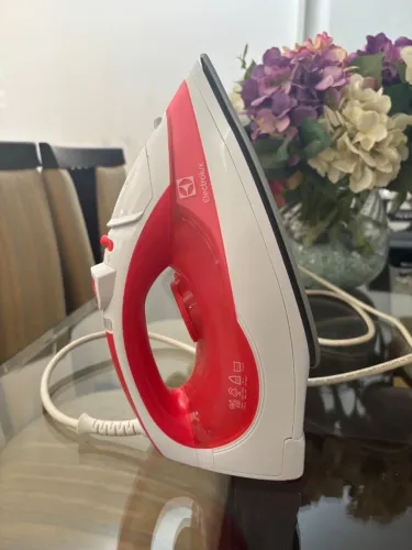 Ferro de Passar Electrolux  SIV10 Vermelho/Branco