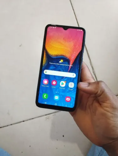 Samsung Galaxy A10, 32gb, Android 11 por 120 reais.