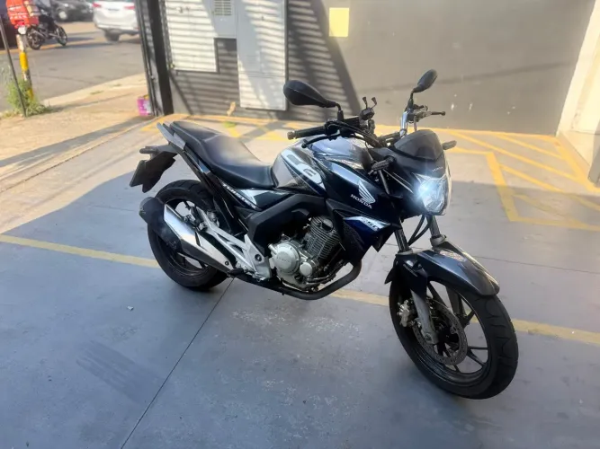 Moto CB twister 250 cc