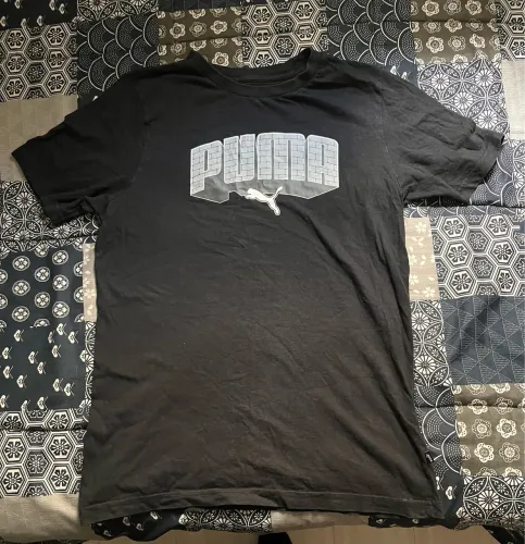 Camiseta puma Graphics Tee preta