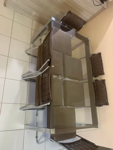 Mesa com seis cadeiras