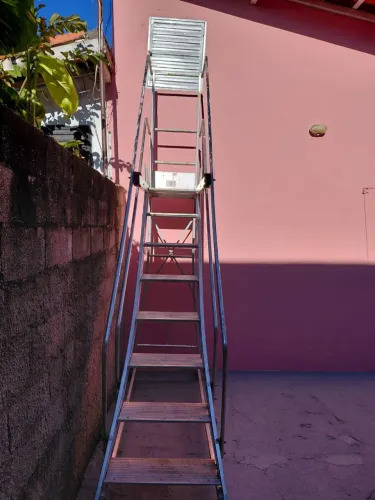 Vendo escada plataforma 