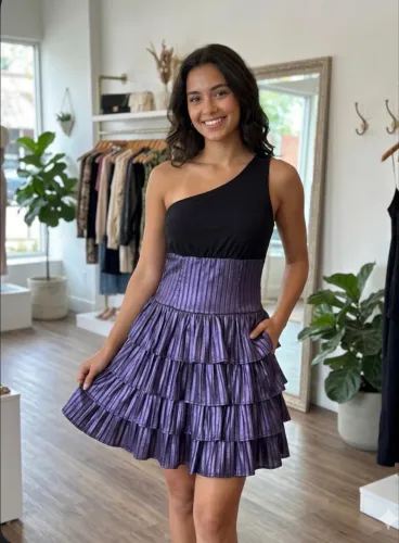 ? Vestido poderoso e delicado ao mesmo tempo! Modelo com um ombro só,