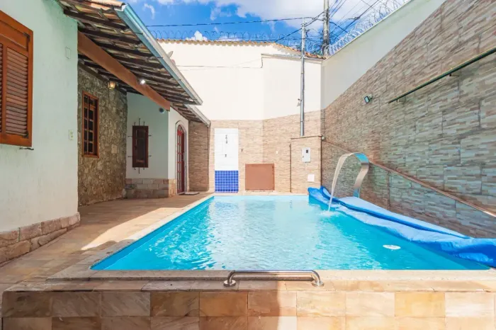 Casas para venda com Piscina e 4 quartos, 360 m² - Itapoã
