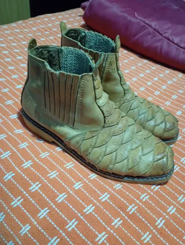 Butina escama de peixe couro legítimo original número 44