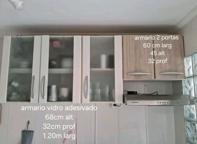 Armários aéreos para cozinha, branco com vidro é adesivado