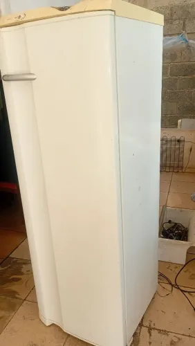 Geladeira Eletrolux 370 litros funcionando tudo garantia e entrego na casa do cliente 