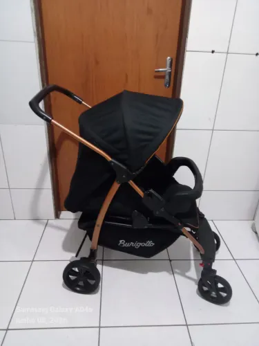 Carrinho de bebê burigotto semi Novo unissex