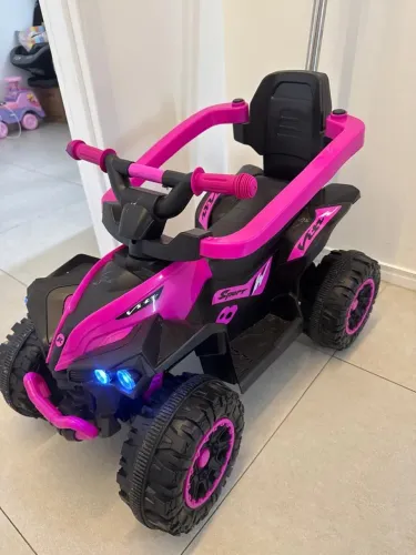 Quadriciclo elétrico infantil
