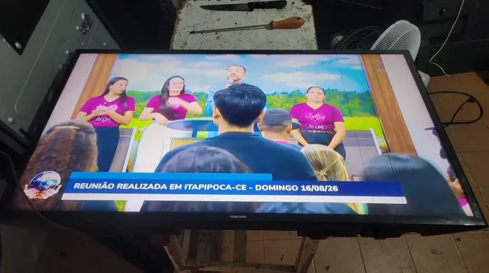 Tv smart samsung 40 polegadas com risca mais da pra usar