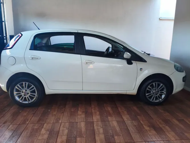 Fiat Punto Attractive Italia 1.4 F.flex 8V 5P 2013