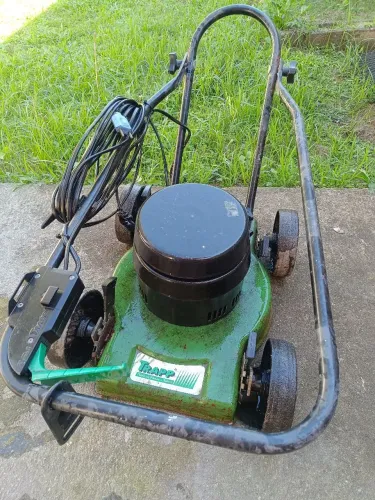 Máquina de cortar grama