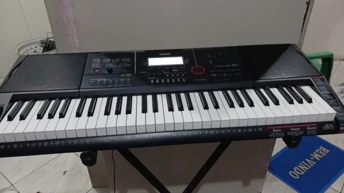 Vendo esse teclado da marca Cássio novinho completo