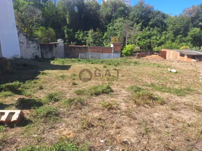 Oportunidade única: Terreno comercial de 833,31m² na Vila Jardini, Sorocaba-SP! Venha conf