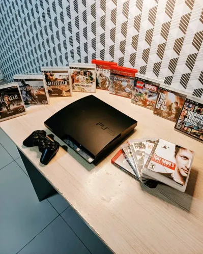 PS3 Slim com jogos originais