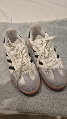 Adidas Sambae x Hello Kitty 37