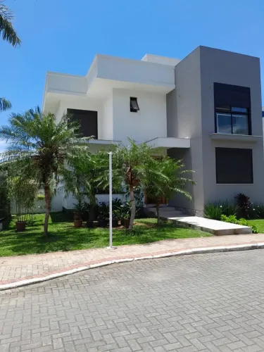 Casa anual com 4 suítes em condomínio fechado na Cachoeira do Bom Jesus