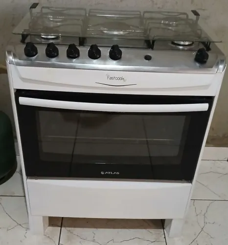 Vendo fogão 5 bocas (atlas) Não é elétrico.