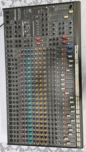 Mesa de Som Analógica Profissional de 24 Canais Ciclotron CSM 24.4 - SA8