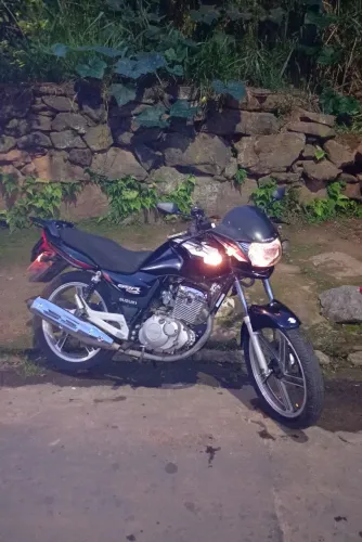 Suzuki GSR 125S 2016.   Vendo ou troco     