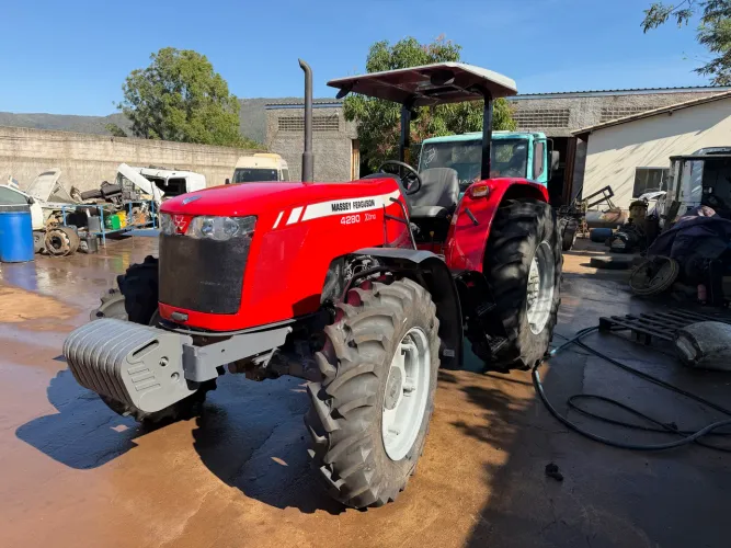 Trator Massey Ferguson 4280 Xtra 2022, 110h.