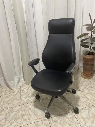Cadeira giratória presidente preta