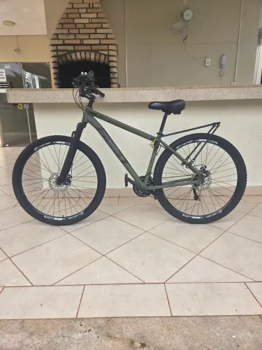 Bicicleta Aro 29 FIRST - 21 Marchas, Freio a Disco e Bagageiro