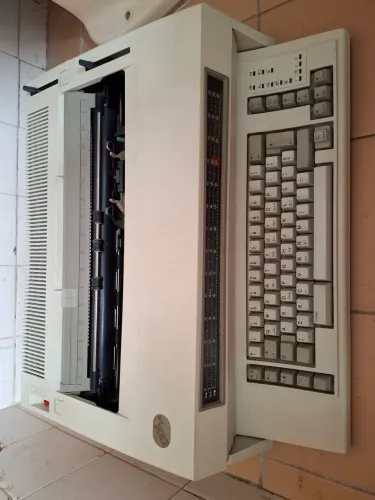 Máquina de Escrever Eletrônica IBM Wheelwriter - 220V