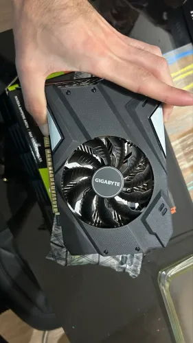 Placa de Vídeo Gigabyte 1650 4gb (1fan)