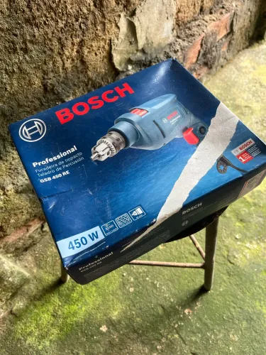 Furadeira de impacto. (Bosch)