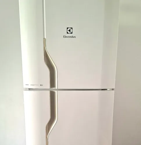 Geladeira Electrolux DF35A Frost Free 220V