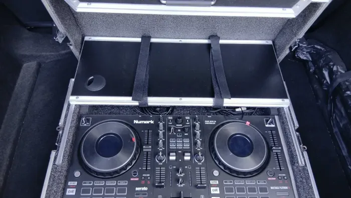 Controlador DJ NUMARK MIXTRACK PLATINUM FX