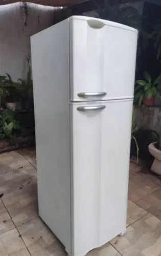 Geladeira grande, entrego Vg e Cuiabá, pego sua geladeira no negócio