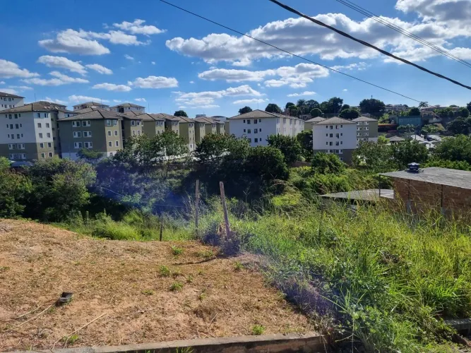 Lote no Bairro Acaica, 8 de frente por 27,95 de fundo