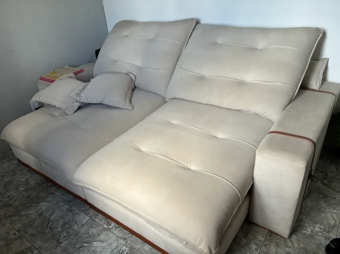 Sofá retrátil novinho 