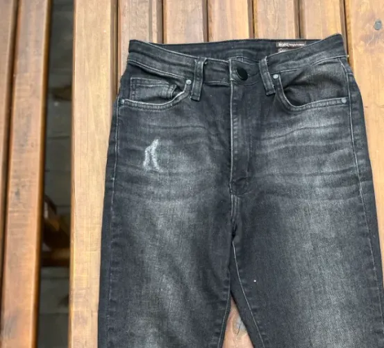 Calça jeans escura destroyed Bo.Bô