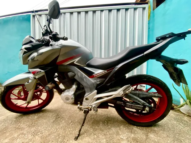 Cb twister 2018 37500km muito nova