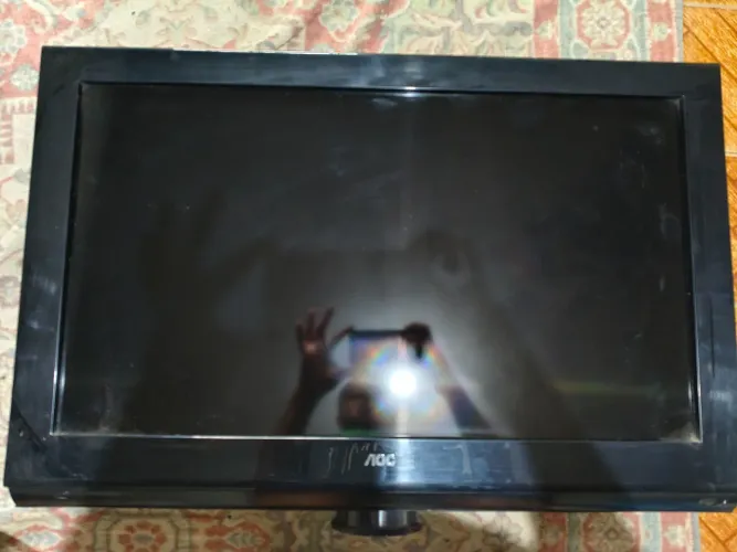 TV LCD Aoc 32 polegadas com defeito