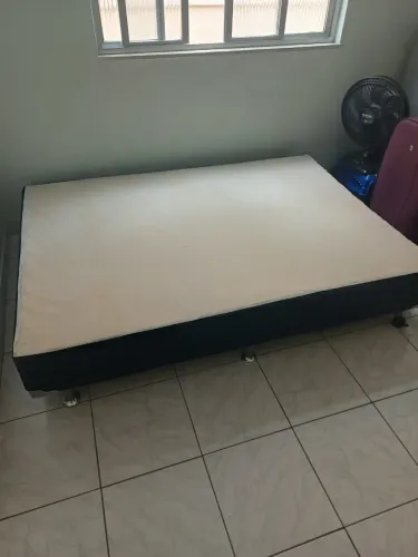 Box Cama de Casal Ortobom modelo Master Pocket preta, em excelente estado.