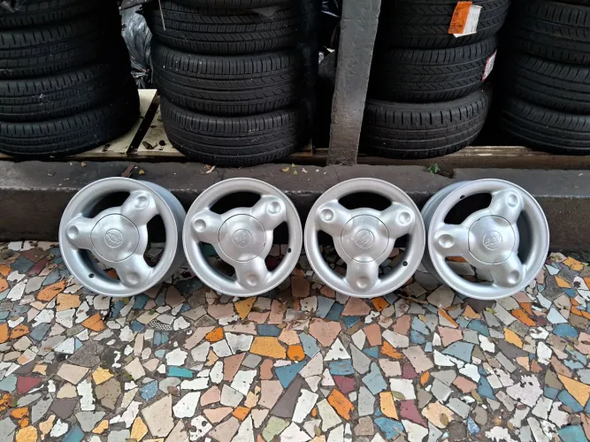 Jogo de rodas de liga leve aro 13/4 furos originais GM Corsa Wind Monza Kadett e outros 