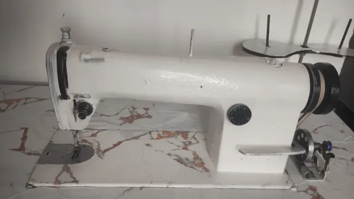 Máquina de costura Reta