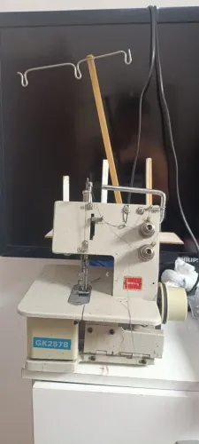Máquina de costura Galoneira