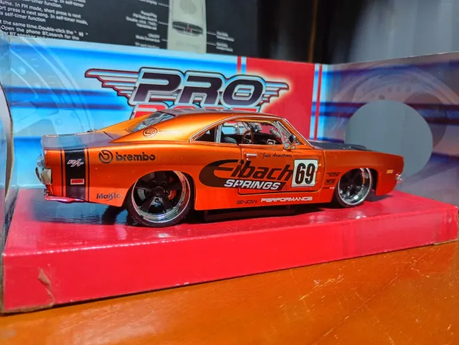 Miniatura Dodge charger R/T 1/24