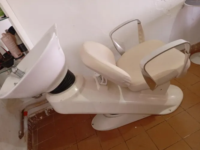 Vende se conjunto de lavatório e cadeira de cabeleireiro