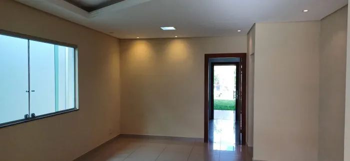 Excelente casa na avenida Carmen Kilesse 